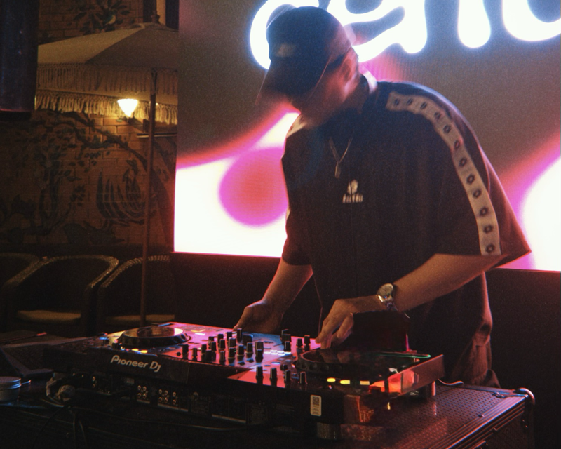 DJ